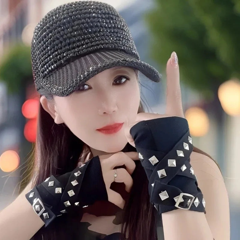 Black gloves with studds