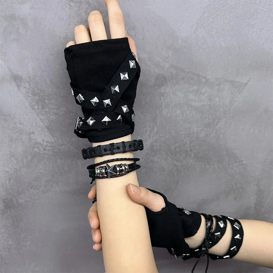 Black gloves with studds